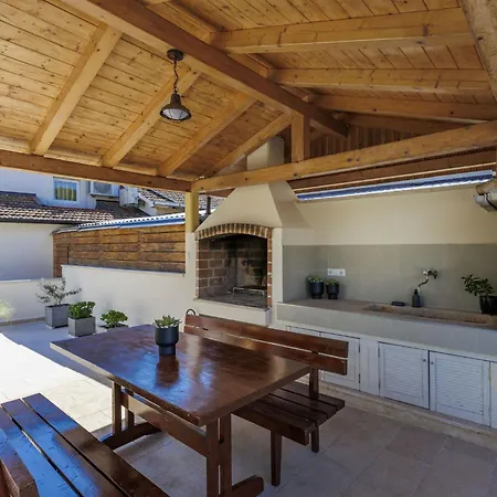 בית נופש Kristina By Interhome פולה