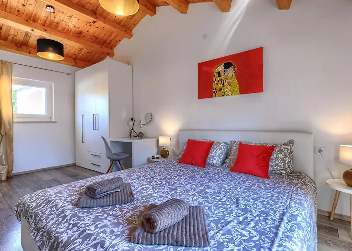 Kristina By Interhome Pula